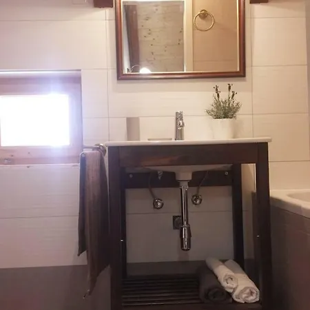 Villa Duboka, Otok Vis